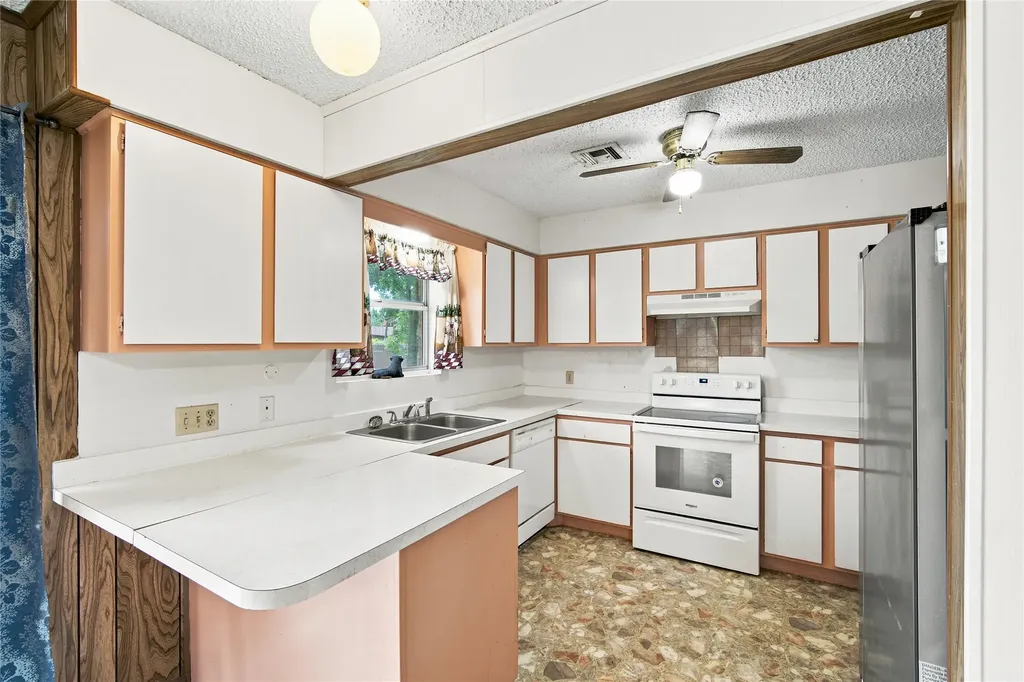 504 E Roosevelt Avenue Whitney TX 76692