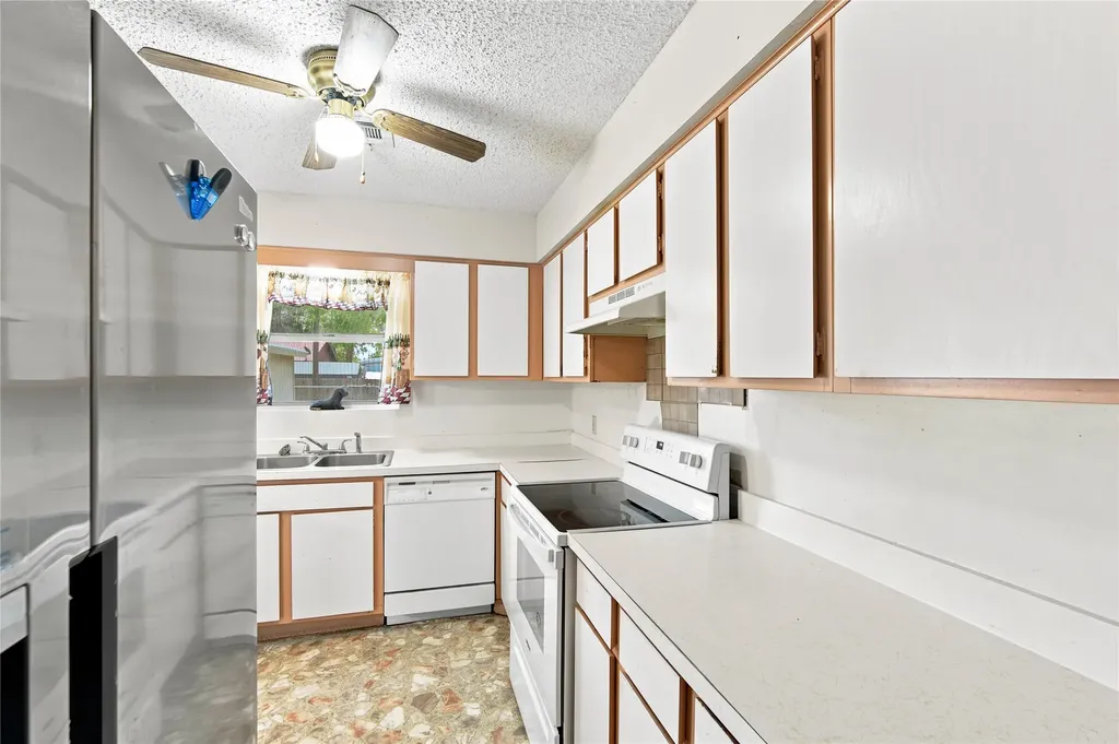 504 E Roosevelt Avenue Whitney TX 76692