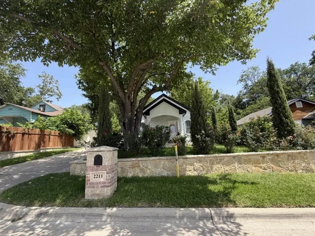 2211 Irion Avenue Fort Worth TX 76106
