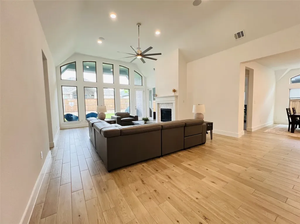 1929 Paxton Pass Mckinney TX 75071