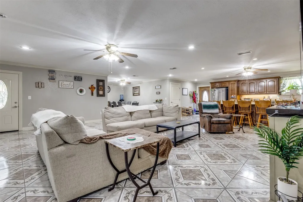 1590 Farm Road 2352a Sumner TX 75486