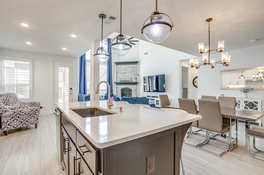 2009 Roundtree Circle E Fort Worth TX 76008