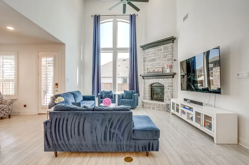 2009 Roundtree Circle E Fort Worth TX 76008