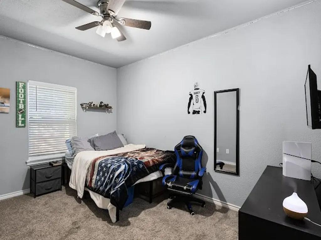 207 N Hubbard Street Alvord TX 76225