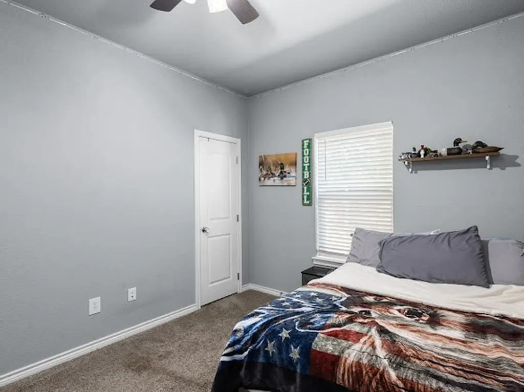 207 N Hubbard Street Alvord TX 76225