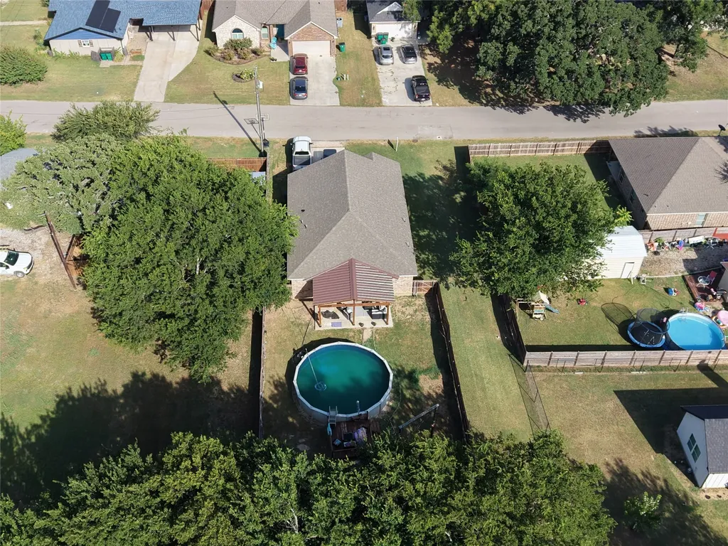 207 N Hubbard Street Alvord TX 76225