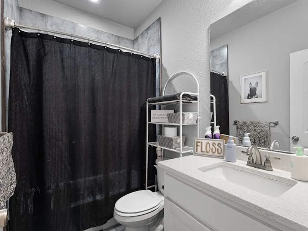 207 N Hubbard Street Alvord TX 76225
