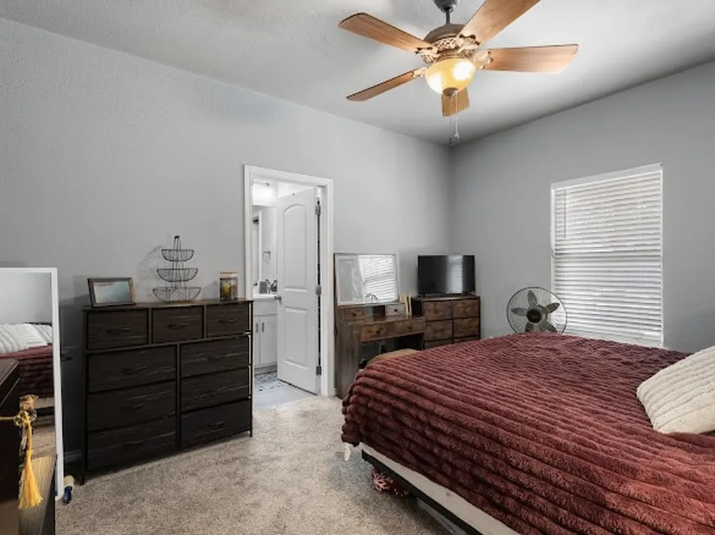 207 N Hubbard Street Alvord TX 76225