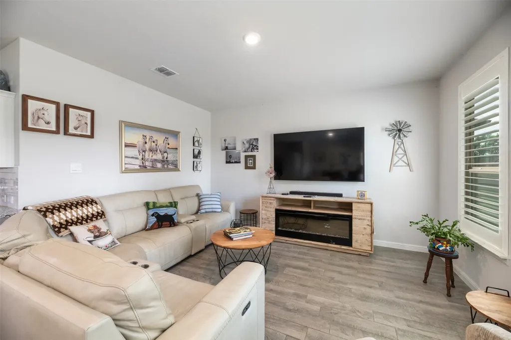111 Augusta Court Boyd TX 76023