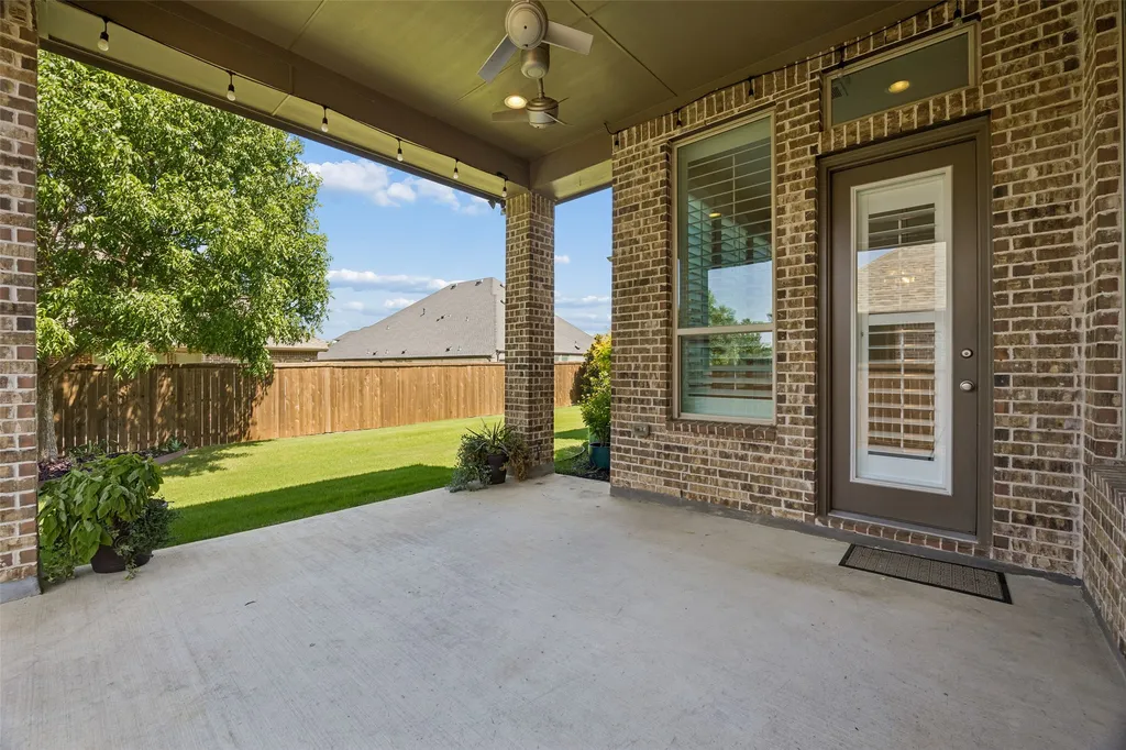 1004 W Bluff Way Roanoke TX 76262