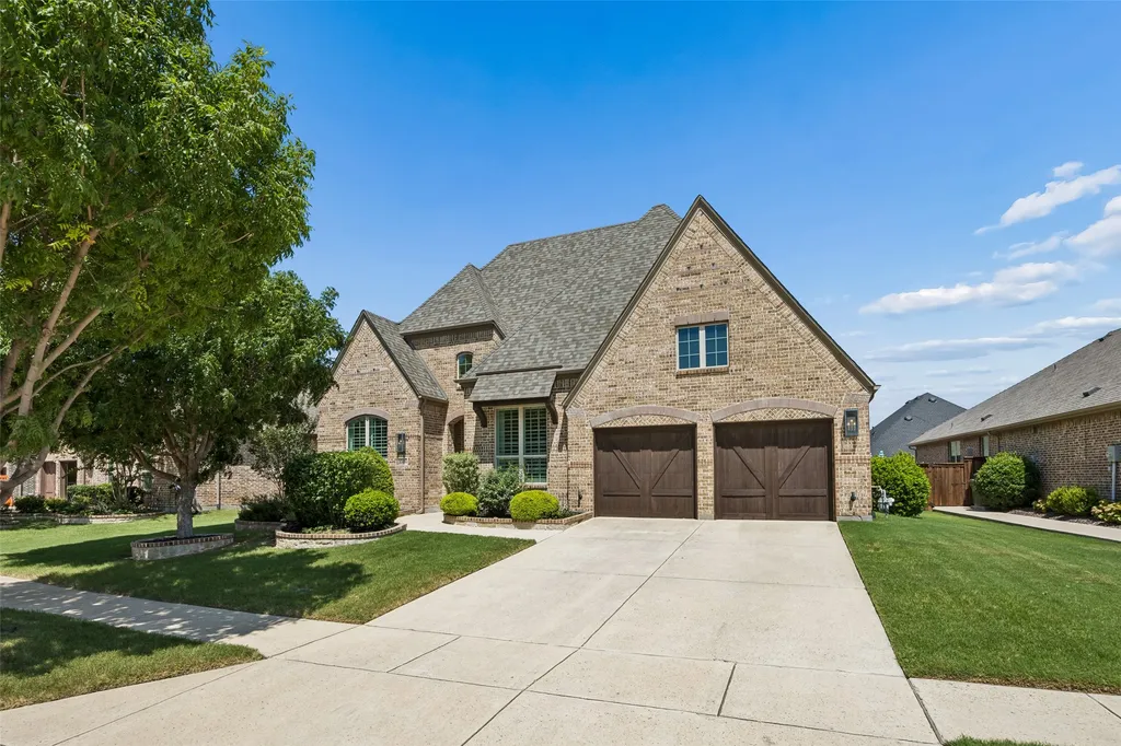 1004 W Bluff Way Roanoke TX 76262