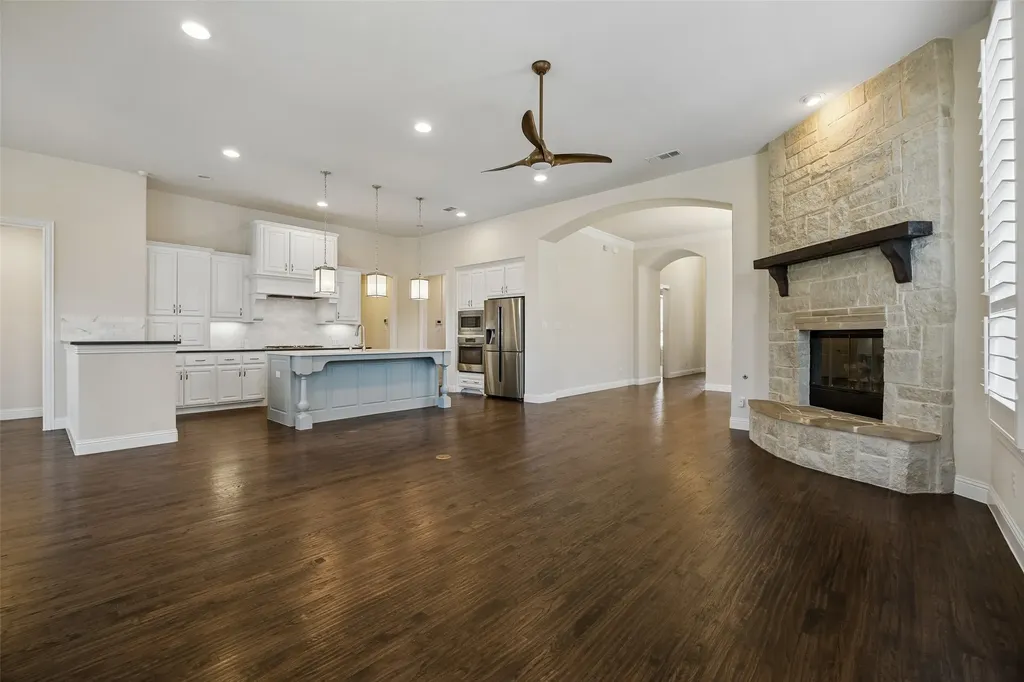 1004 W Bluff Way Roanoke TX 76262