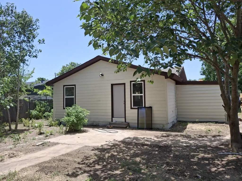 2707 Engle Avenue Dallas TX 75233