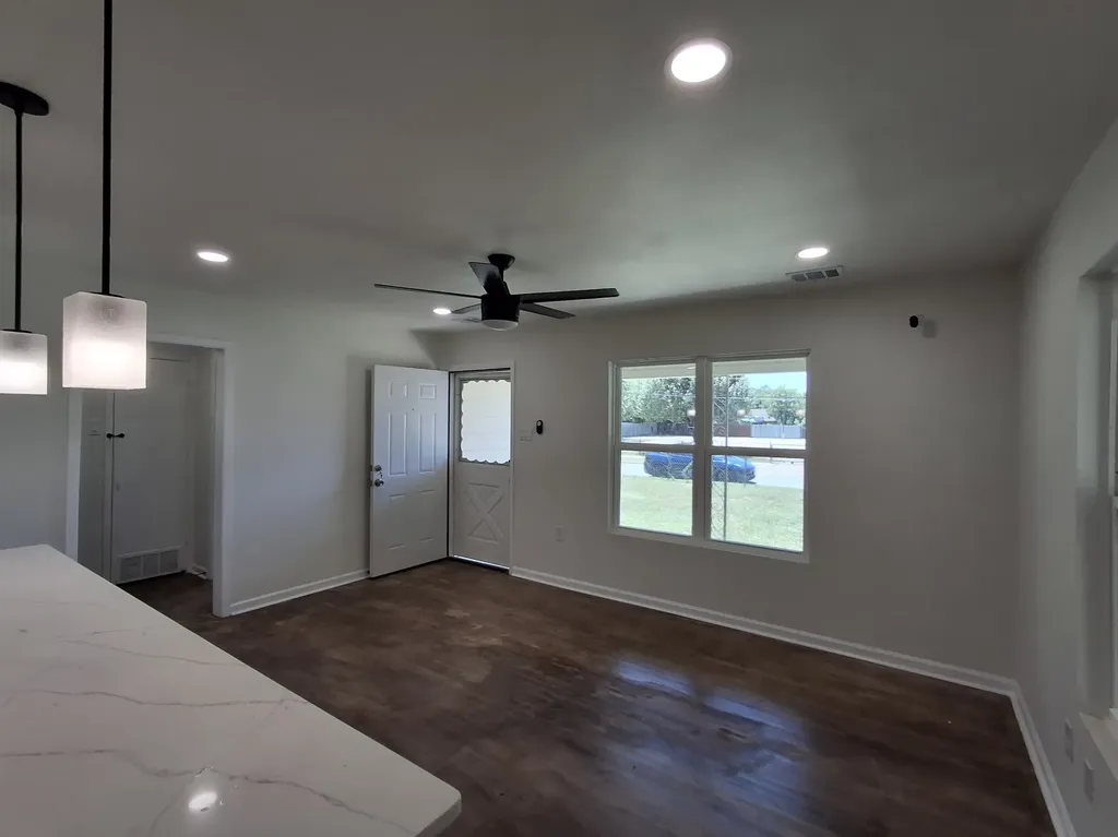 2707 Engle Avenue Dallas TX 75233