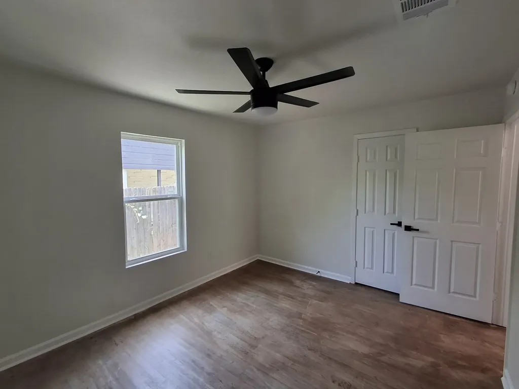 2707 Engle Avenue Dallas TX 75233