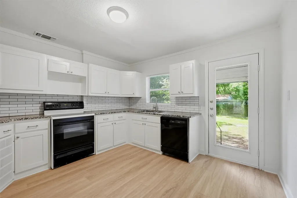 1020 W Brockett Street Sherman TX 75092