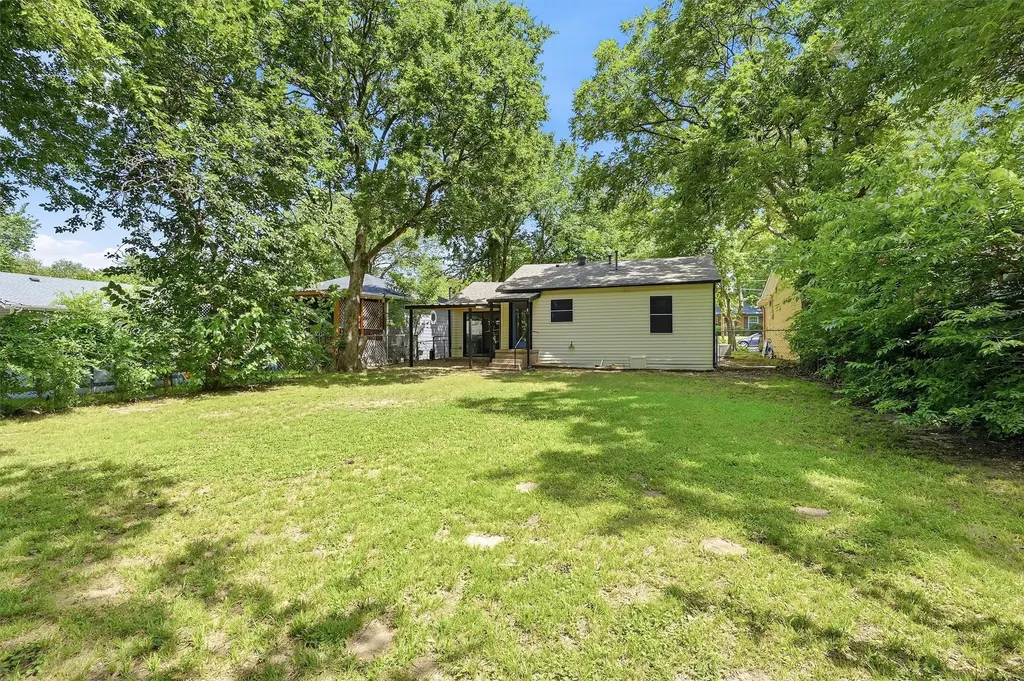 1020 W Brockett Street Sherman TX 75092