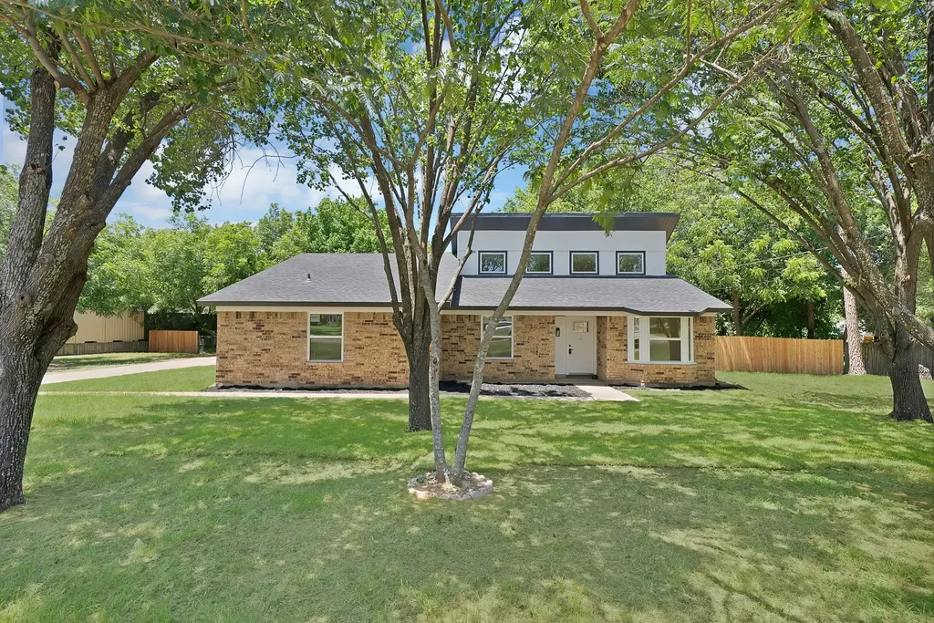 105 Oak Lane Burleson TX 76028