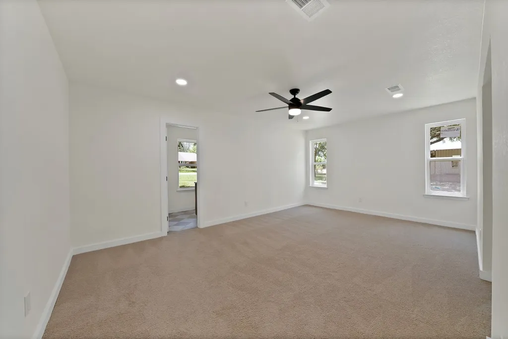 105 Oak Lane Burleson TX 76028