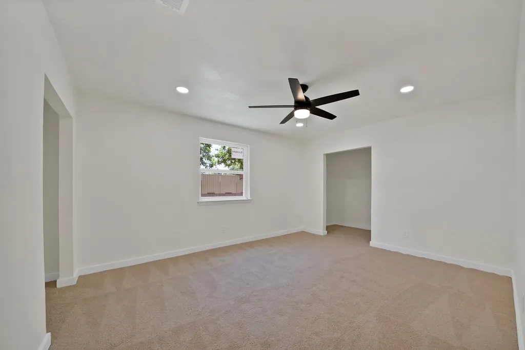 105 Oak Lane Burleson TX 76028