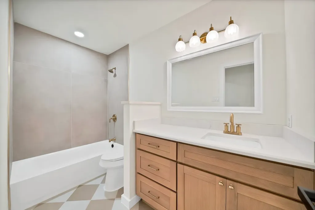 105 Oak Lane Burleson TX 76028