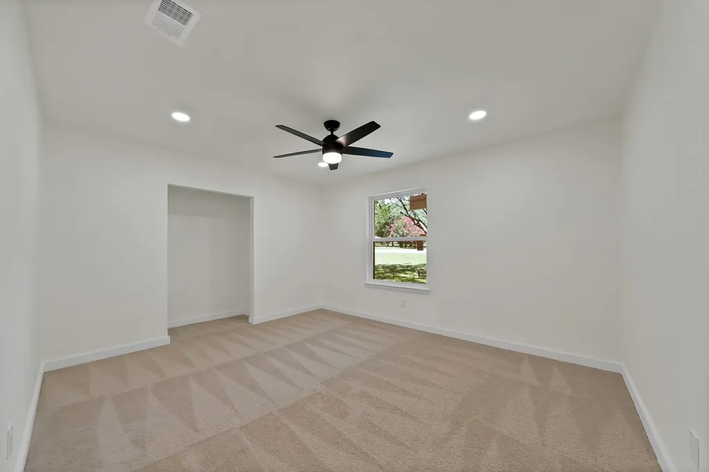 105 Oak Lane Burleson TX 76028