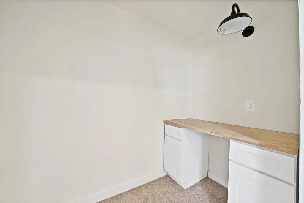 105 Oak Lane Burleson TX 76028