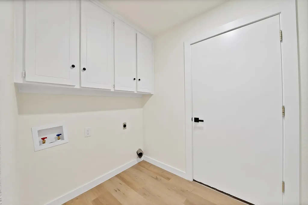 105 Oak Lane Burleson TX 76028