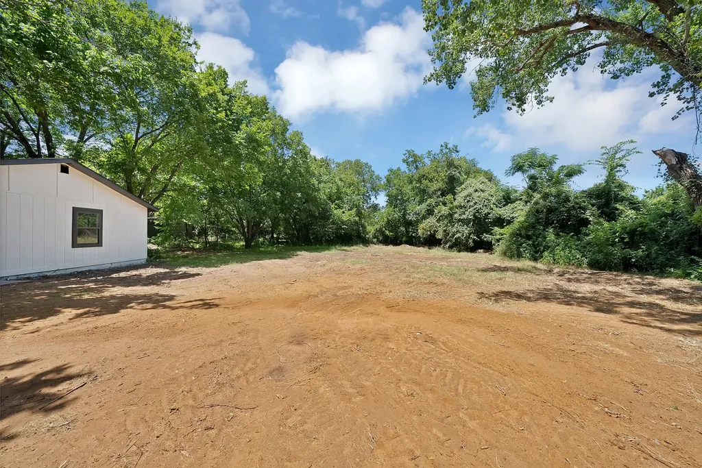 105 Oak Lane Burleson TX 76028