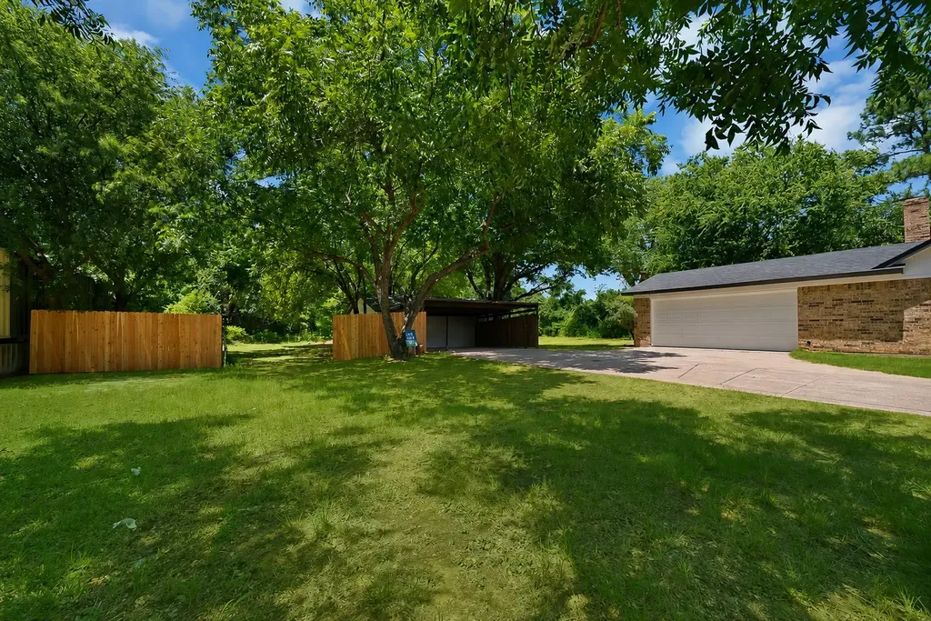 105 Oak Lane Burleson TX 76028