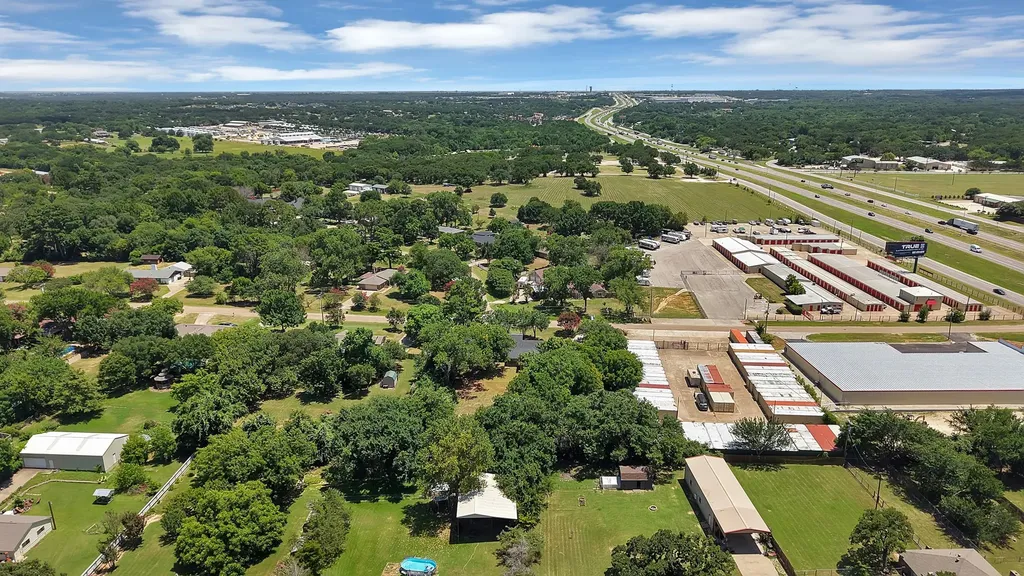 105 Oak Lane Burleson TX 76028