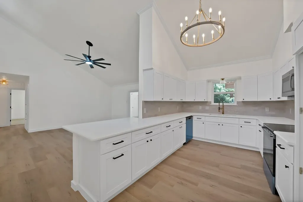 105 Oak Lane Burleson TX 76028