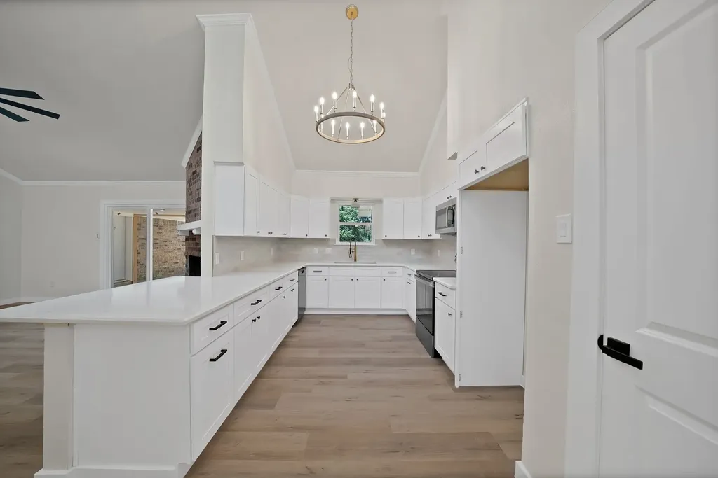 105 Oak Lane Burleson TX 76028