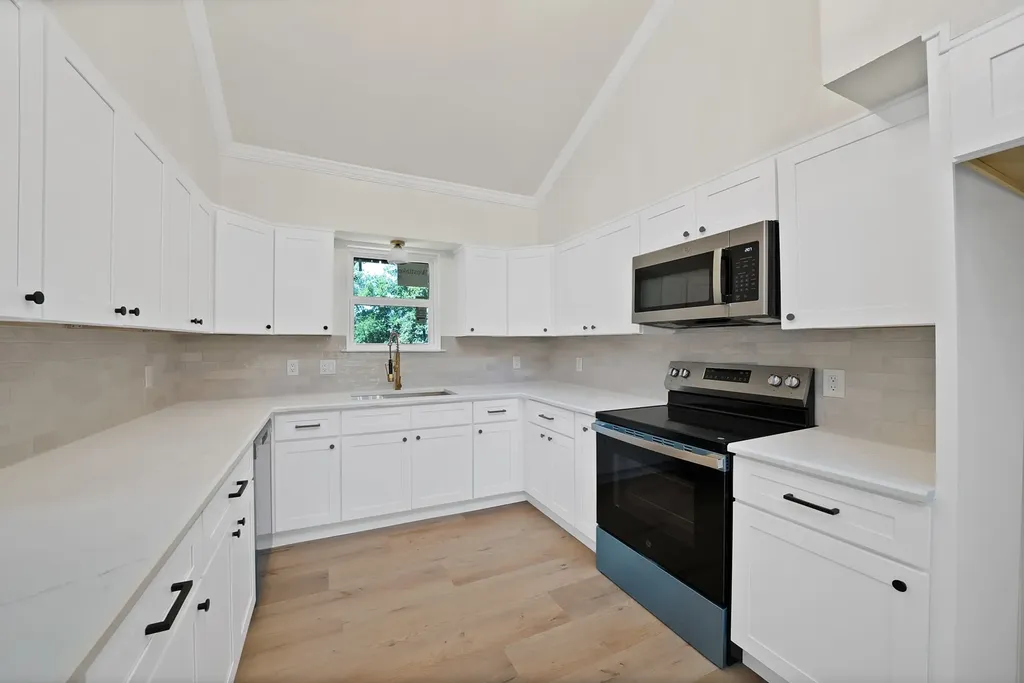 105 Oak Lane Burleson TX 76028