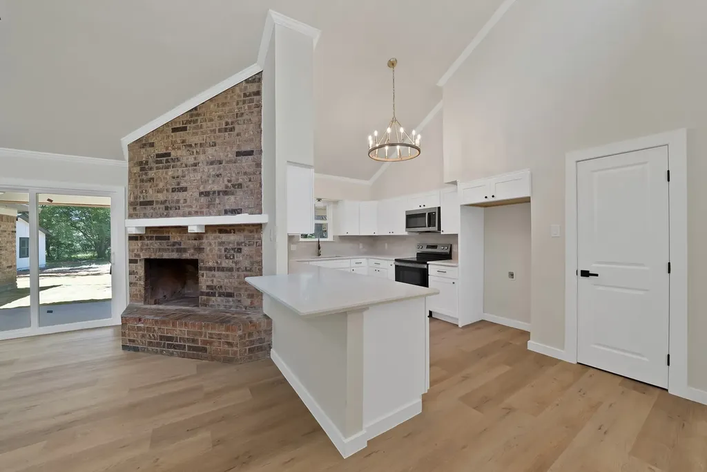 105 Oak Lane Burleson TX 76028