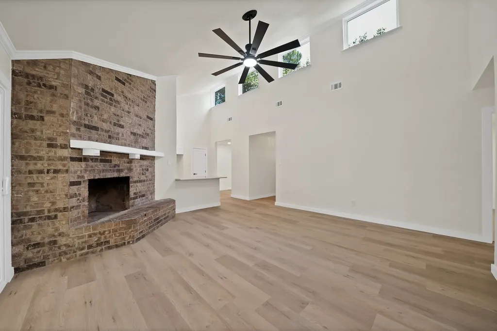 105 Oak Lane Burleson TX 76028