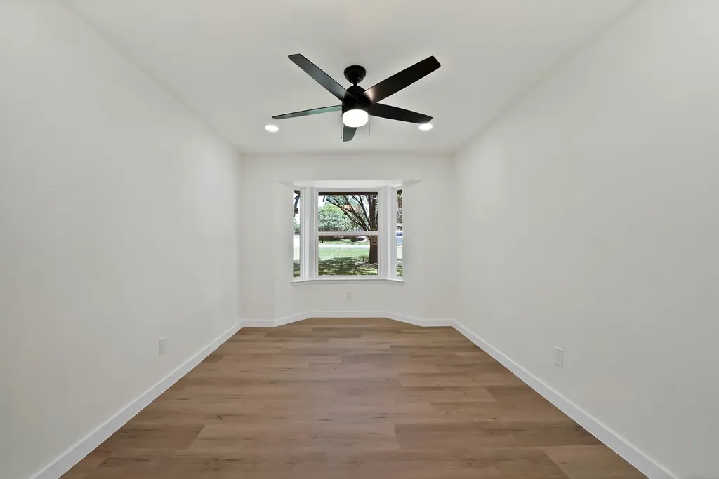 105 Oak Lane Burleson TX 76028