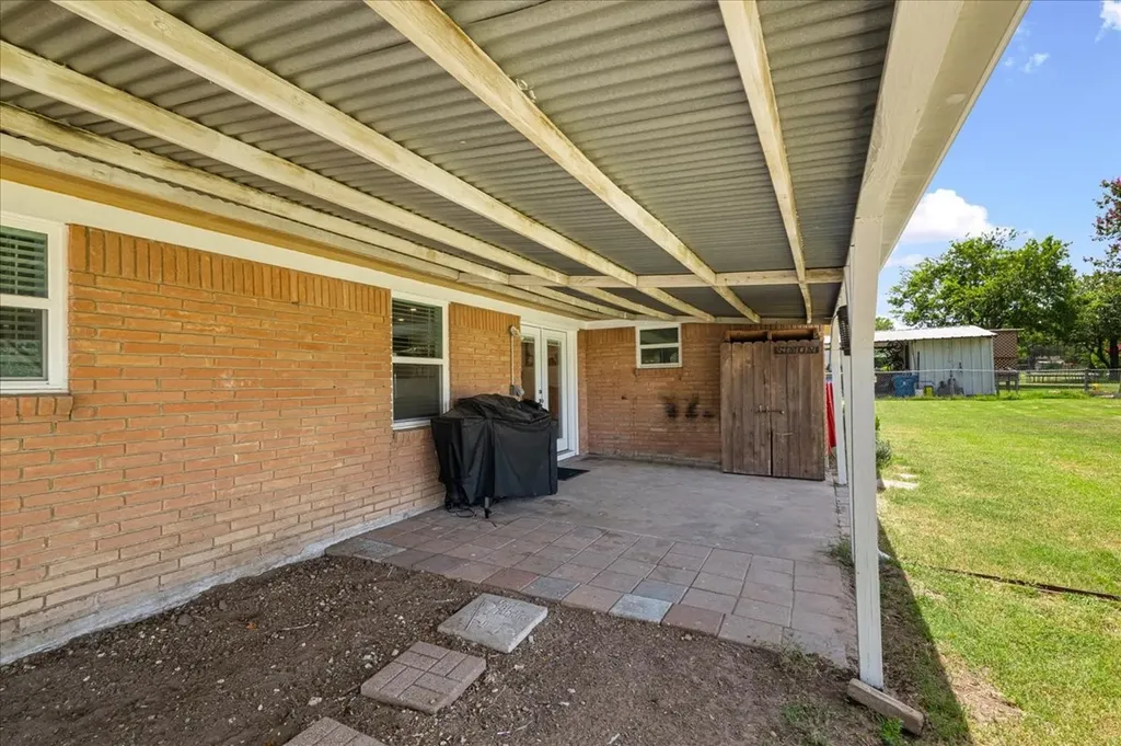 703 N Gilmer Avenue Dawson TX 76639