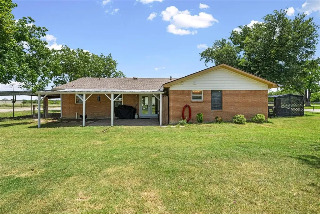 703 N Gilmer Avenue Dawson TX 76639