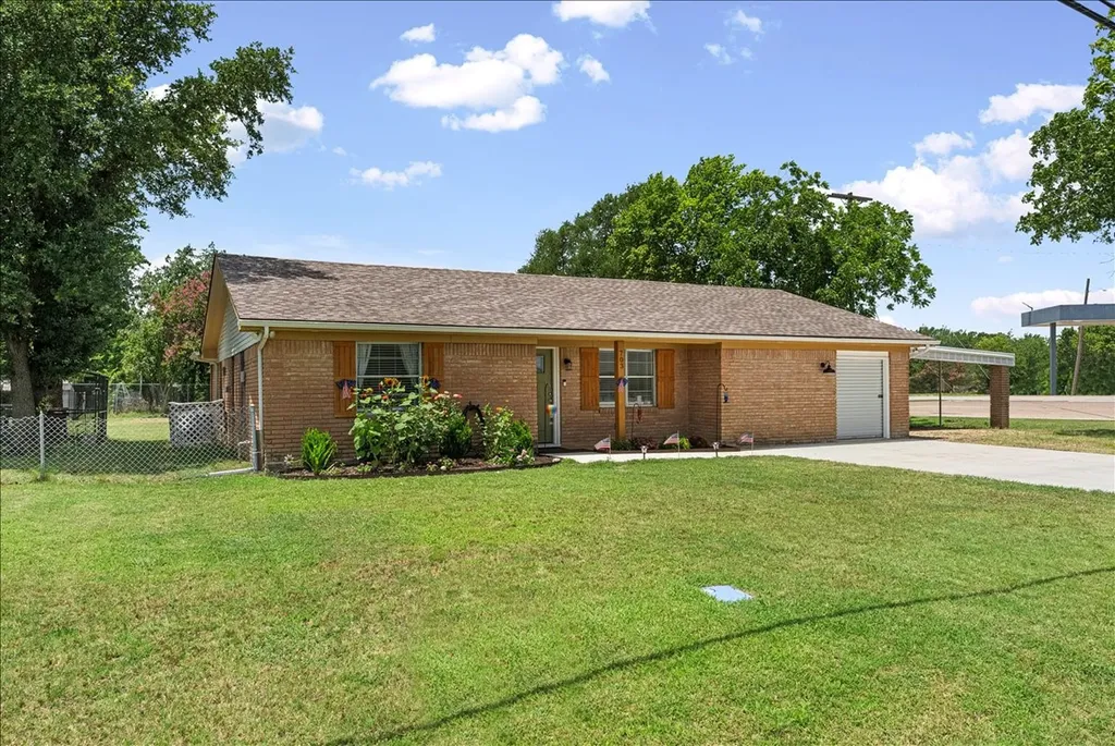 703 N Gilmer Avenue Dawson TX 76639