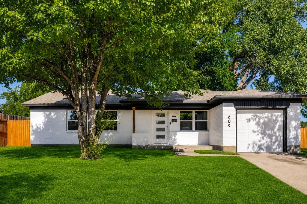 609 Warren Drive Garland TX 75042
