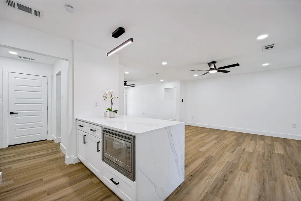 609 Warren Drive Garland TX 75042