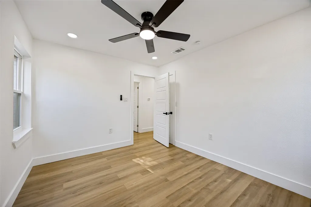 609 Warren Drive Garland TX 75042