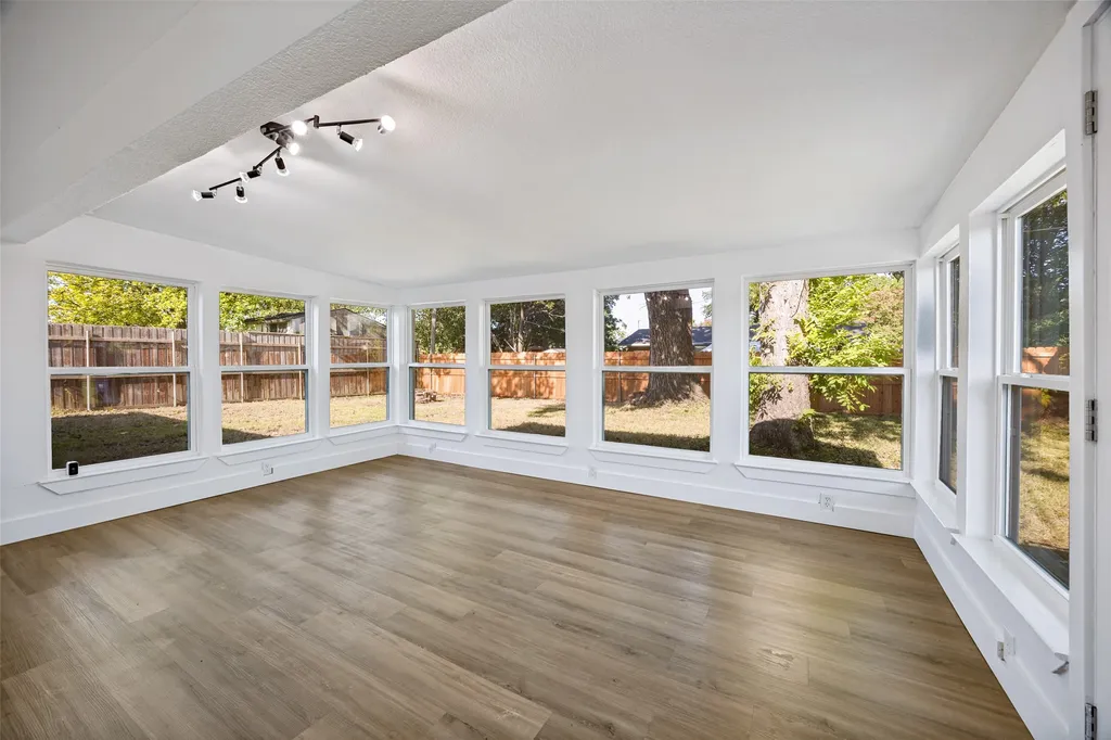 609 Warren Drive Garland TX 75042
