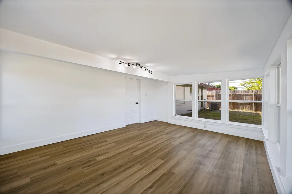 609 Warren Drive Garland TX 75042