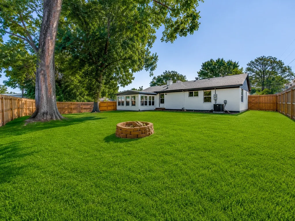 609 Warren Drive Garland TX 75042