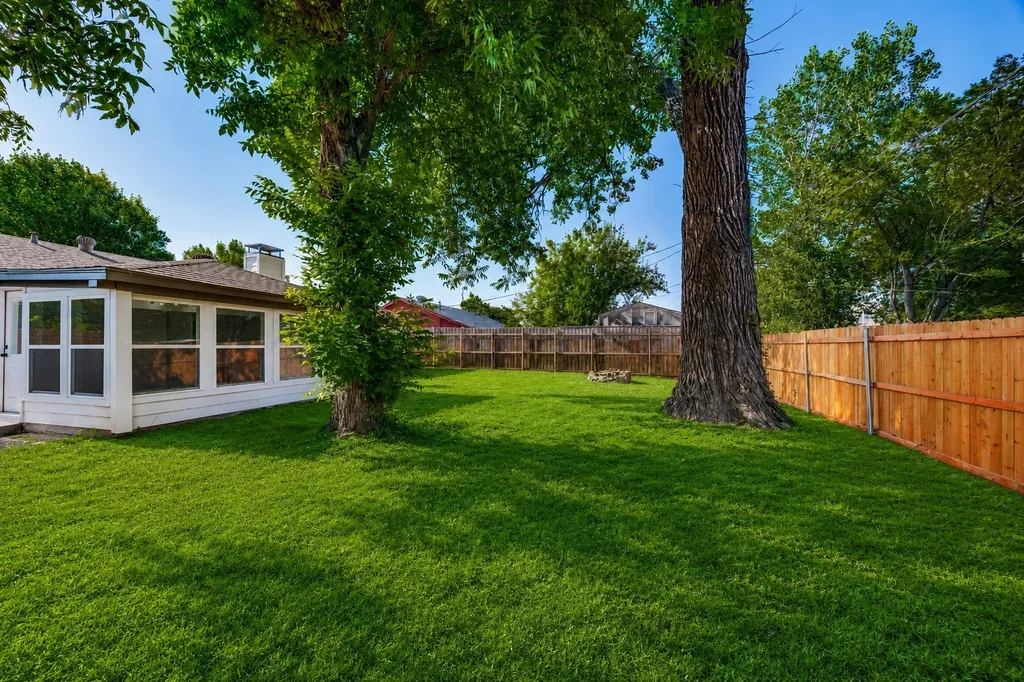 609 Warren Drive Garland TX 75042