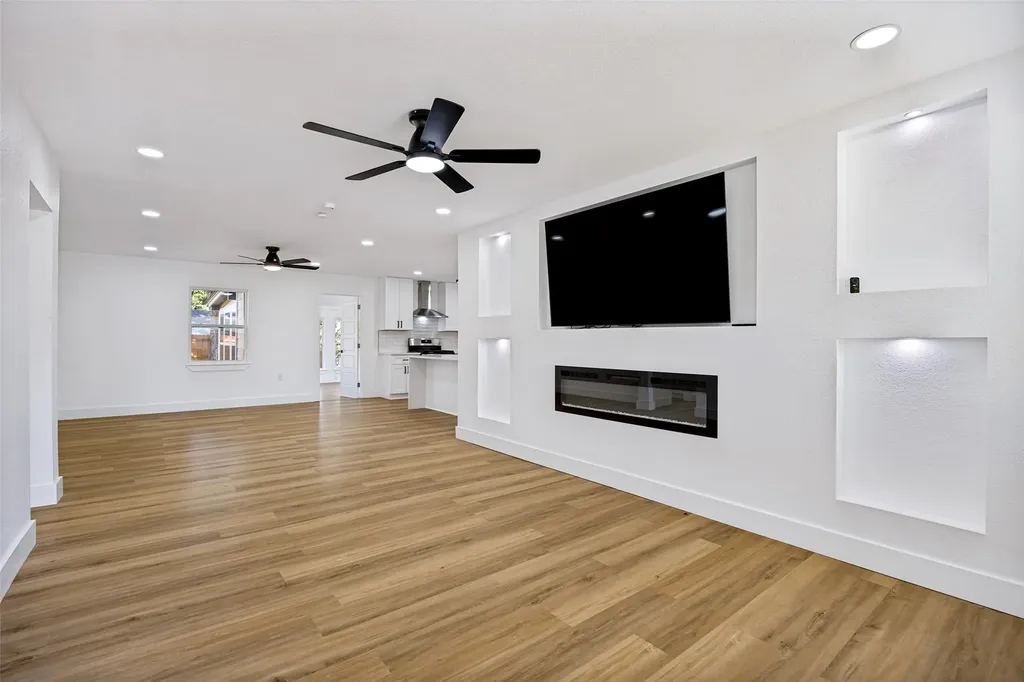 609 Warren Drive Garland TX 75042