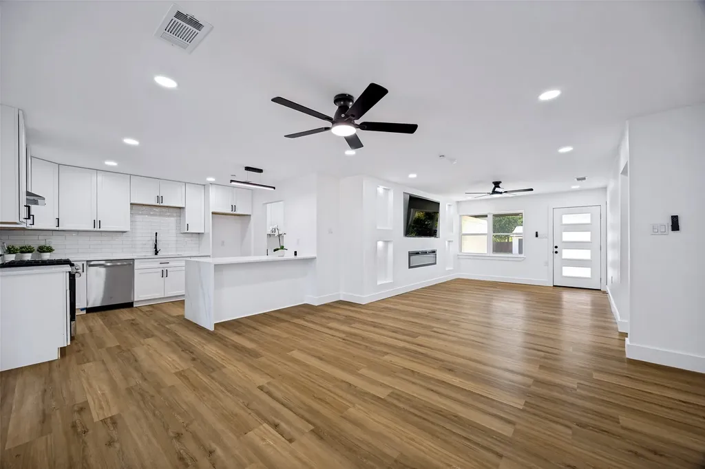 609 Warren Drive Garland TX 75042