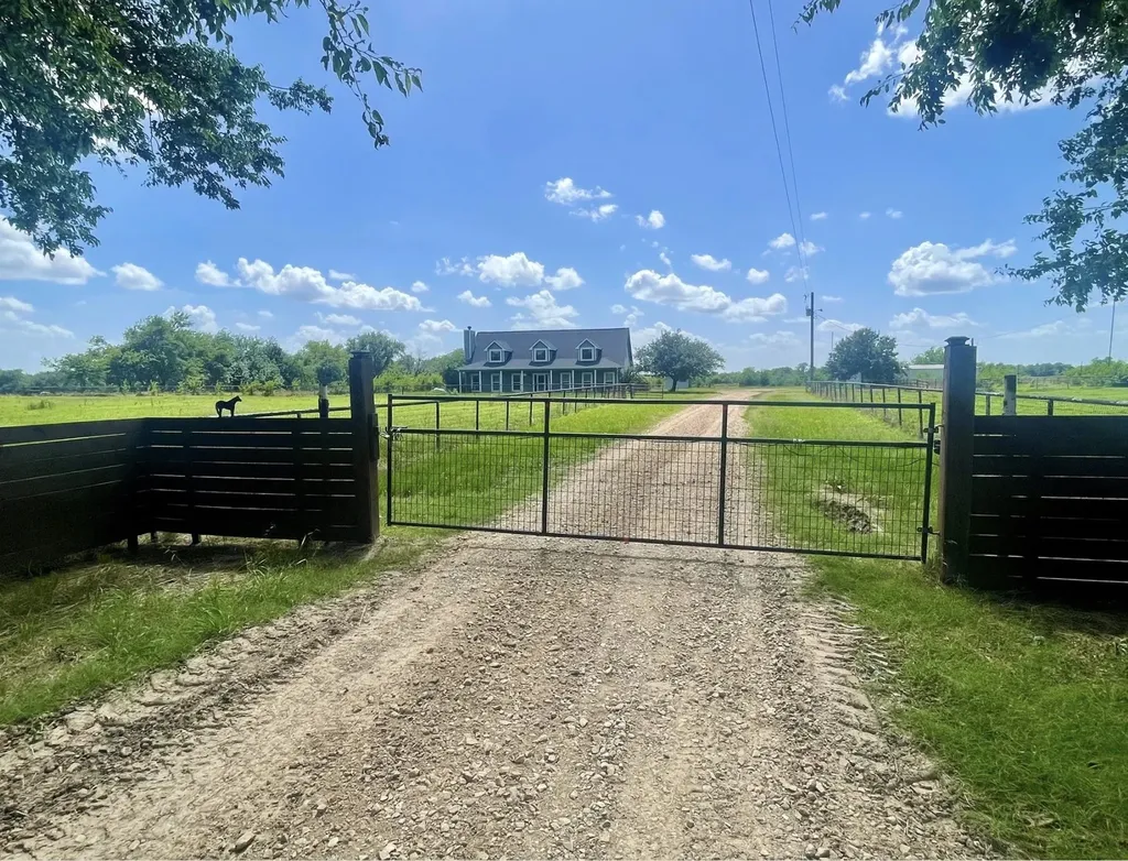 1692 Farm Road 2653 S Brashear TX 75420